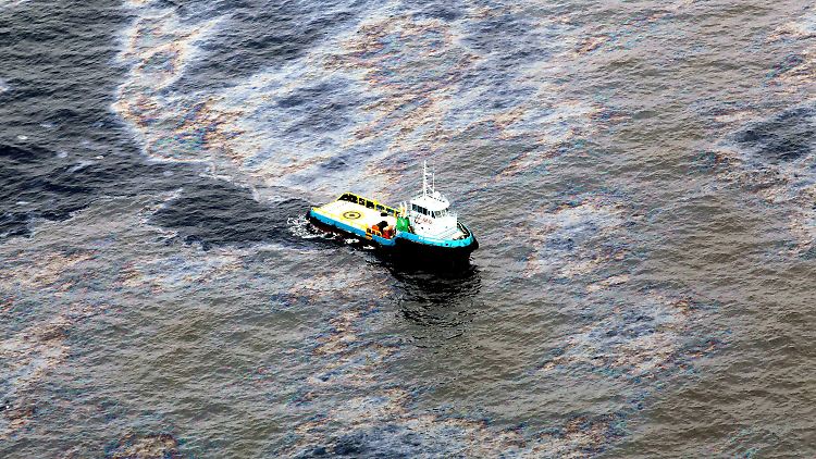 Der Ölteppich treibt 120 Kilometer vor Brasiliens Küste.