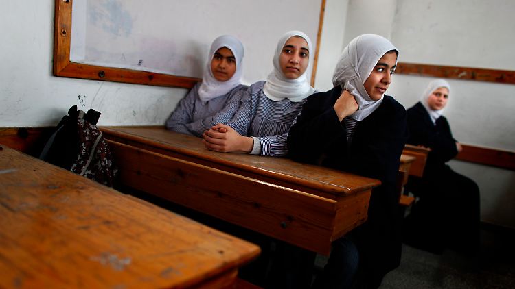 Das Thema Holocaust im Lehrplan der 13-Jährigen könne die Kinder "verwirren", meinen die  Flüchtlingslager-Komitees der Hamas.