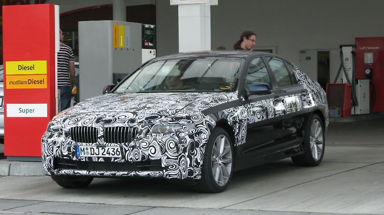 Schon auf der Straße unterwegs. Die Konturen des neuen 5ers lassen sich auch in Erlkönig-Verkleidung erahnen.