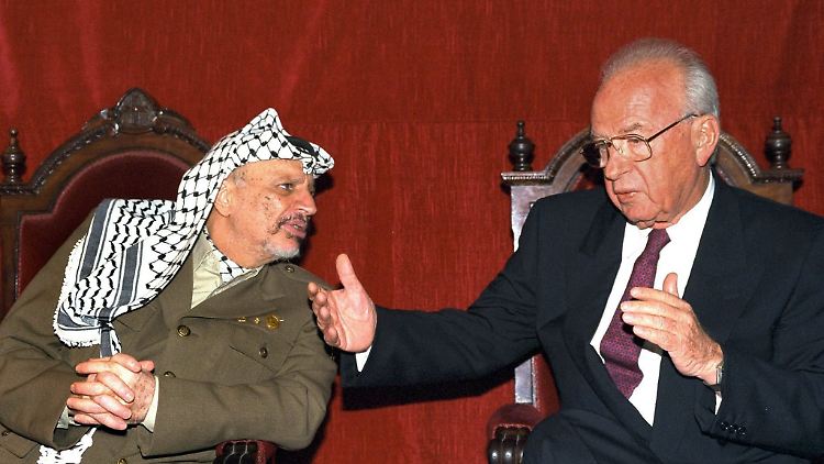 Arafat und Rabin 1994 in Madrid.