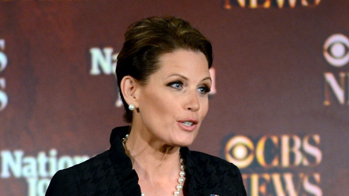Zur TV-Debatte mit ihren republikanischen Mitbewerbern kam Bachmann mit Dutt und schwarzem Kostüm - als "Domina", schrieben US-Medien.