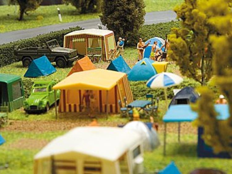 "Weil auf dem Campingplatz das Leben tobt, darf ein solcher auch im Miniaturmaßstab nicht fehlern", heißt es bei Faller im Internet.