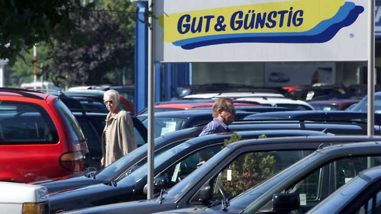 Verkäufer, die ihr Auto über das Internet verkaufen wollen, sollten bei vermeintlichen Vermittlern wachsam sein.
