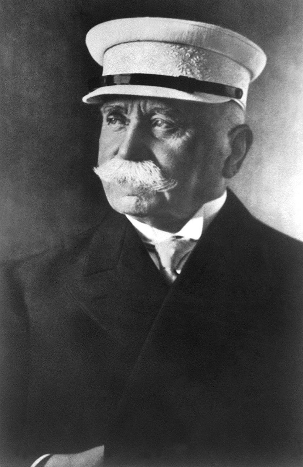 Mit ihm fing alles an: Ferdinand Graf von Zeppelin war es, der Ende des 19. Jahrhunderts das Luftschiff erfand.