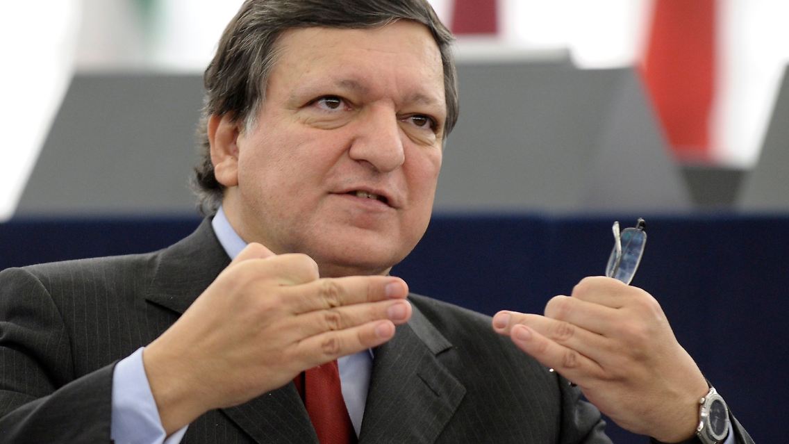 Jose Manuel Barroso geht auf Konfrontation zu Angela Merkel.