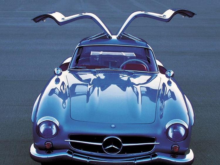 Mercedes knüpfte bei der Entwicklung des 300 SL am Wettbewerbsfahrzeug für die Carrera Panamericana 1952 an.