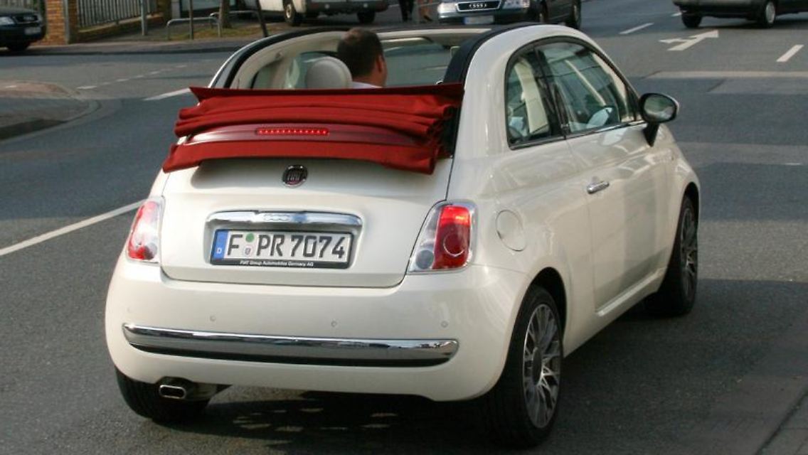 In der Basisversion ist der Cinquecento etwas träge. Dafür überbietet er die anderen Verkehrsteilnehmer an Beweglichkeit.