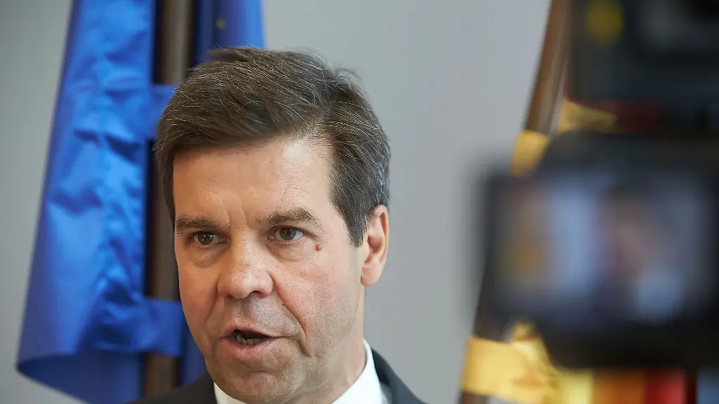 May-sieht-auch-eine-gewisse-Rueckkehr-der-Skinhead-Kultur