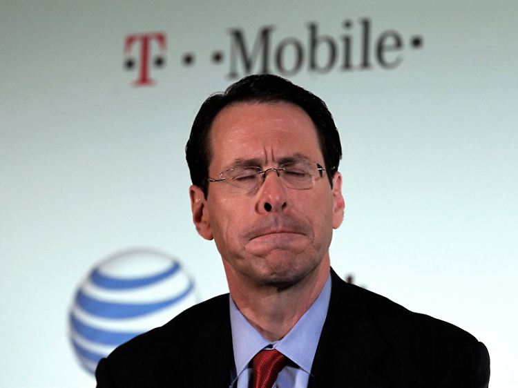 Ungünstig abgelichtet: AT&T-Chef Randall Stephenson, hier bei der Ankündigung des 39-Mrd-Dollar-Kaufs im Frühjahr.
