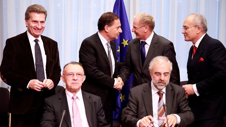 So stellt man sich das vor als EU-Energiekommissar: Grenzüberschreitende Zusammenarbeit.