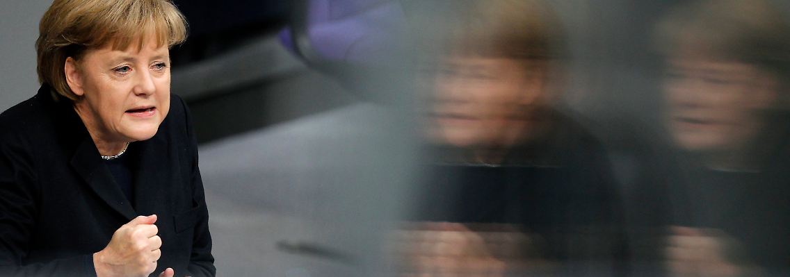 Noch lehnt Merkel Interventionen mit Eurobonds oder durch die EZB ab. Nicht nur die Opposition rechnet damit, dass sie diese Position bald aufgeben wird.