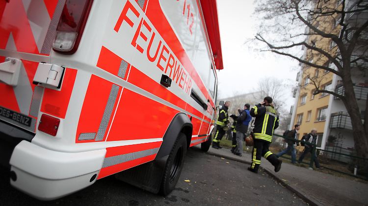 Ein Notarzt alarmierte die Feuerwehr.