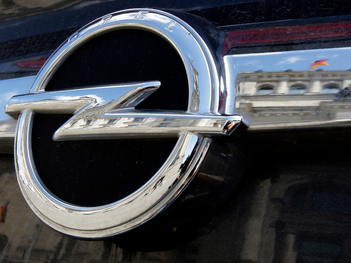"Alle Seiten wissen, dass die Hängepartie Opel, den Beschäftigten und den Händlern dramatisch schadet", erinnert der Betriebsratsvorsitzende und stellvertretende Aufsichtsratschef Klaus Franz.