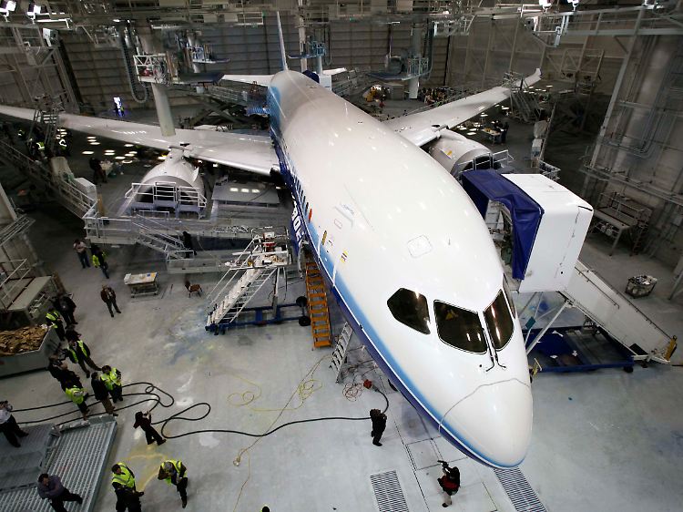 Rumpf aus Verbundmaterialien: Die 787 in einem Boeing-Hangar in Everett im US-Bundesstaat Washington.