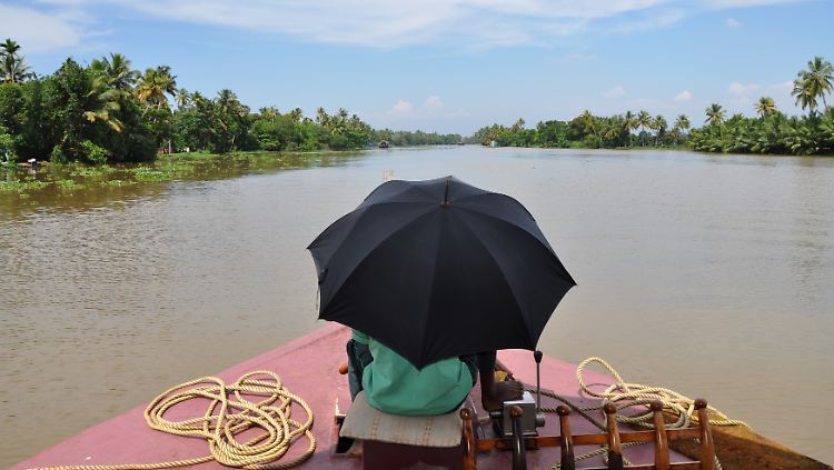 Die Backwaters sind ein ewig langes Gewirr von Wasserstraßen. Sie durchziehen in Kerala ein riesiges Gebiet.