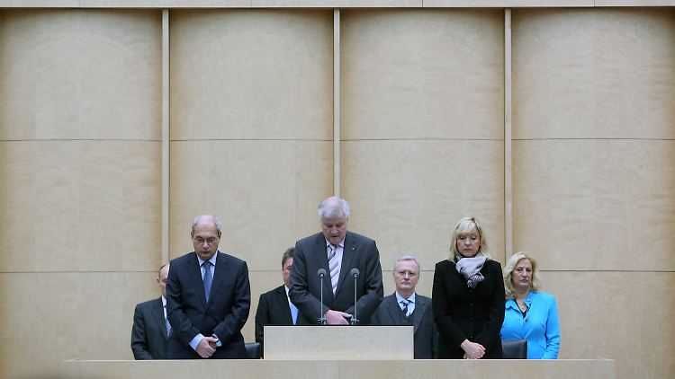 Zu Beginn der Sitzung gedachte der Bundesrat der Opfer rechtsextremer Gewalt.