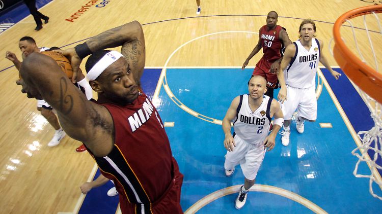Dallas gegen Miami, Dirk Nowitzki gegen LeBron James - so könnte das Auftaktduell in der neuen Spielzeit lauten.