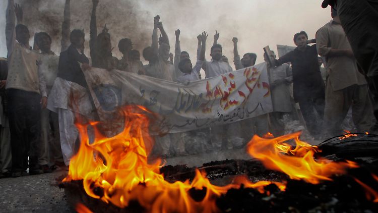 Studenten in Lahore protestierten nach Bekanntwerden des Angriffs gegen die NATO.