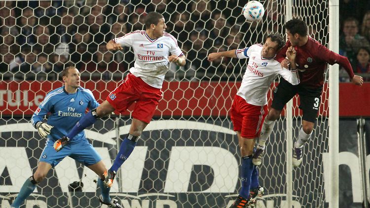 Der Ball war meistens hart umkämpft im Duell zwischen Hannover und Hamburg