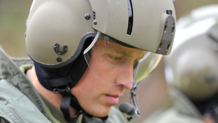 Als Co-Pilot im Einsatz für die Royal Airforce: Prinz William.
