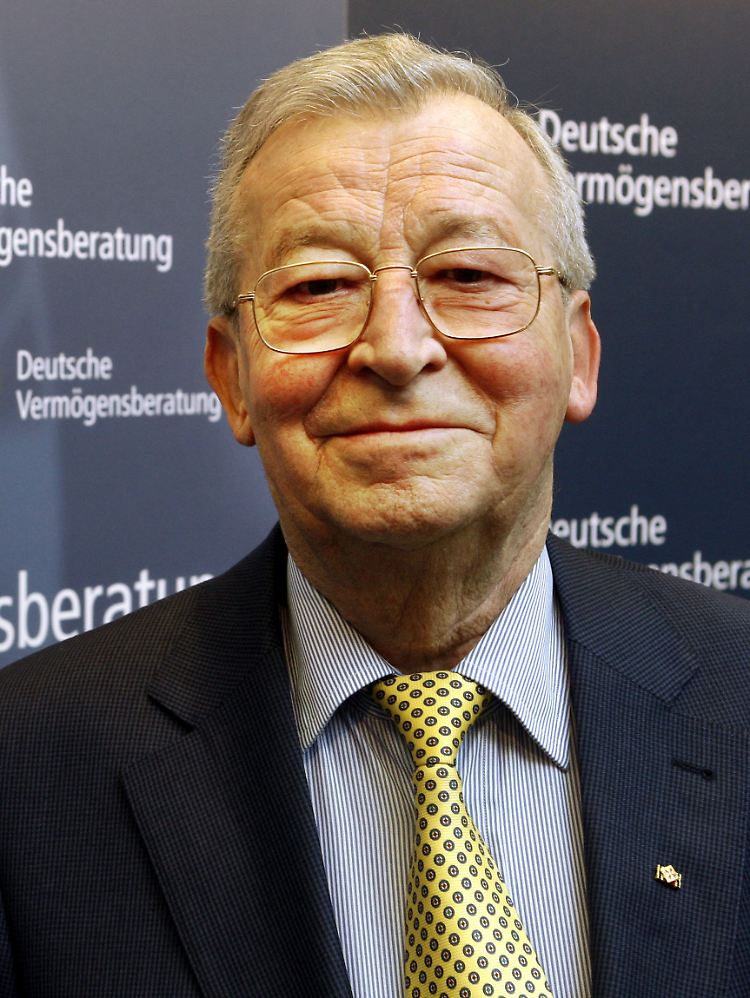 Vater Reinfried Pohl, Gründer und Vorstandsvorsitzender der Deutschen Vermögensberatung (DVAG)