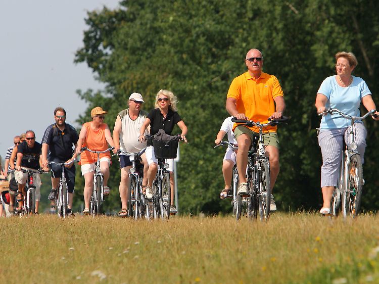 Urlauber im Ostseebad Zingst auf der Ostseehalbinsel Fischland-Darß-Zingst.