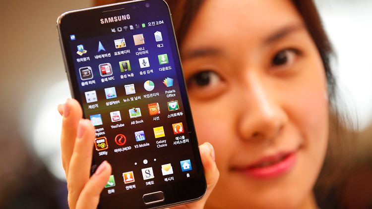 Ein Hoffnungsträger der koreanischen Wirtschaft:  Das "Galaxy Note" von Samsung muss in der Kundengunst gegen das iPhone von Apple bestehen.