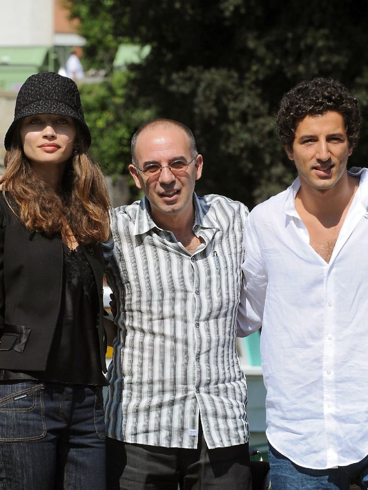... und auch Francesco Scianna leistet Regisseur Guiseppe Tornatore (M) Gesellschaft am Lido.