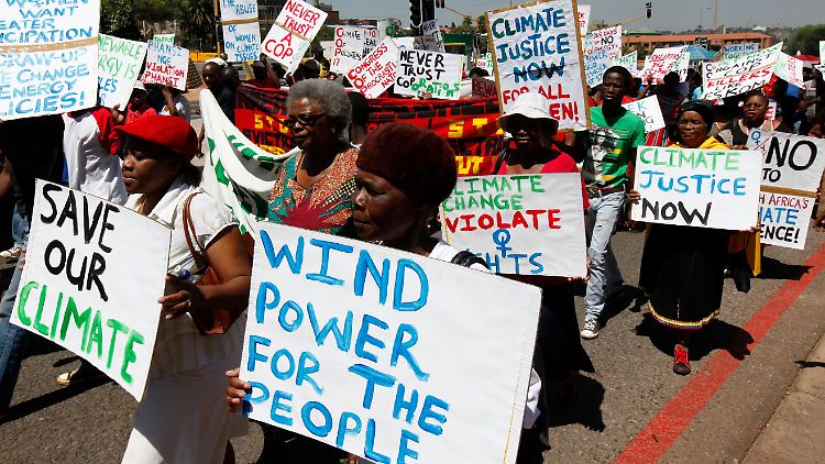 "Windkraft für alle", fordern diese Demonstranten in Durban.