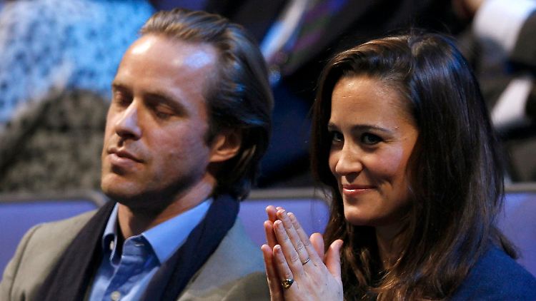 In männlicher Begleitung sah sich Pippa am Sonntag das Tennis-Match zwischen Jo-Wilfried Tsonga und Roger Federer an.