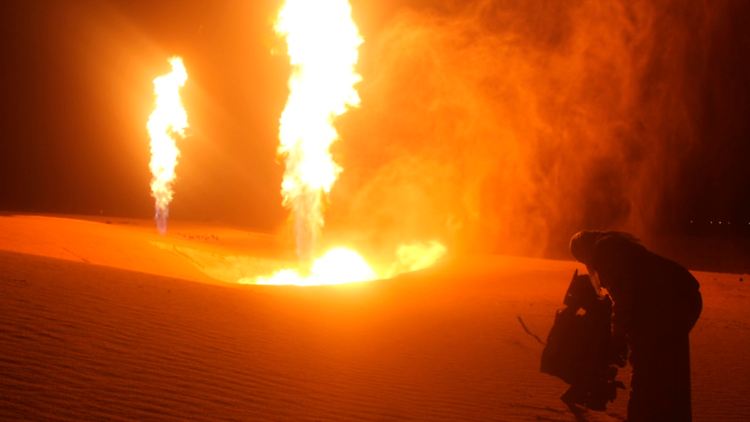 Zwei fauchende Krater im Abstand weniger Meter: Die beschädigte Pipeline bei al-Sabeel auf der Halbinsel Sinai.