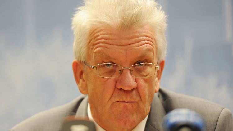 Strenger Blick: Ministerpräsident Kretschman beharrt auf der Kostengrenze.