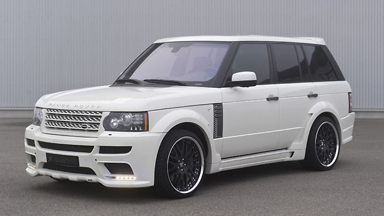 Der Bodykit für den Range Rover fällt ins Auge.