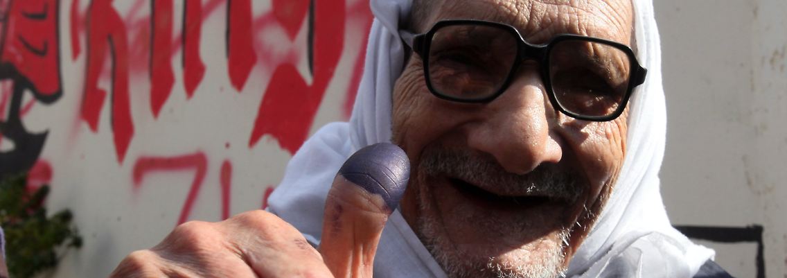 Dieser Mann gab seine Stimme in Kairo ab.
