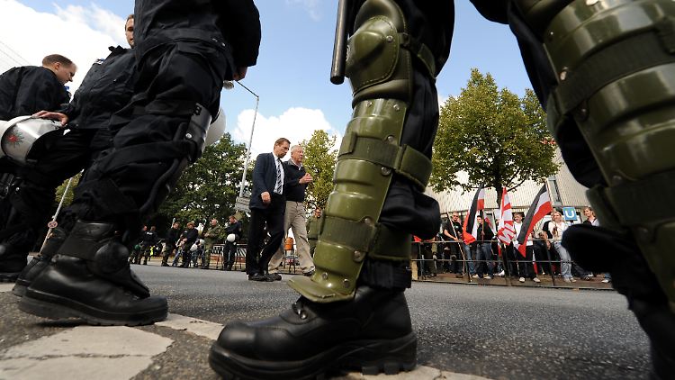Neonazis stehen künftig unter stärkerer Beobachtung.