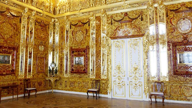 Das nachgebildete Bernsteinzimmer befindet sich im Katharinenpalast in Puschkin bei Sankt Petersburg.