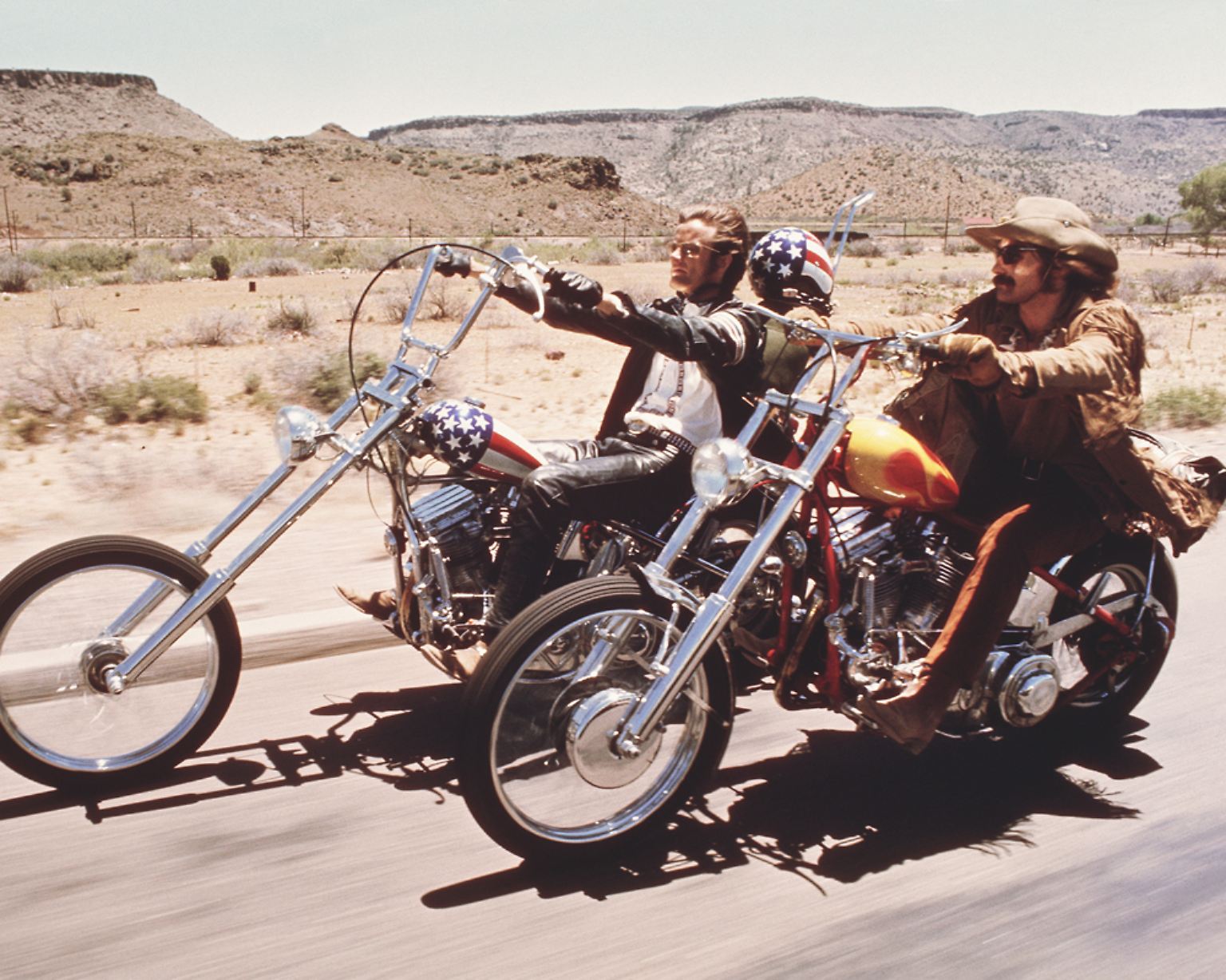 Peter Fonda und Dennis Hopper machen Ende der 1960er die Harley-Davidson "Captain America" mit ihrem Film "Easy Rider" bekannt und die Chopper zum Trend.