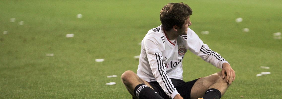 Mit Bayern am Boden: Thomas Müller.