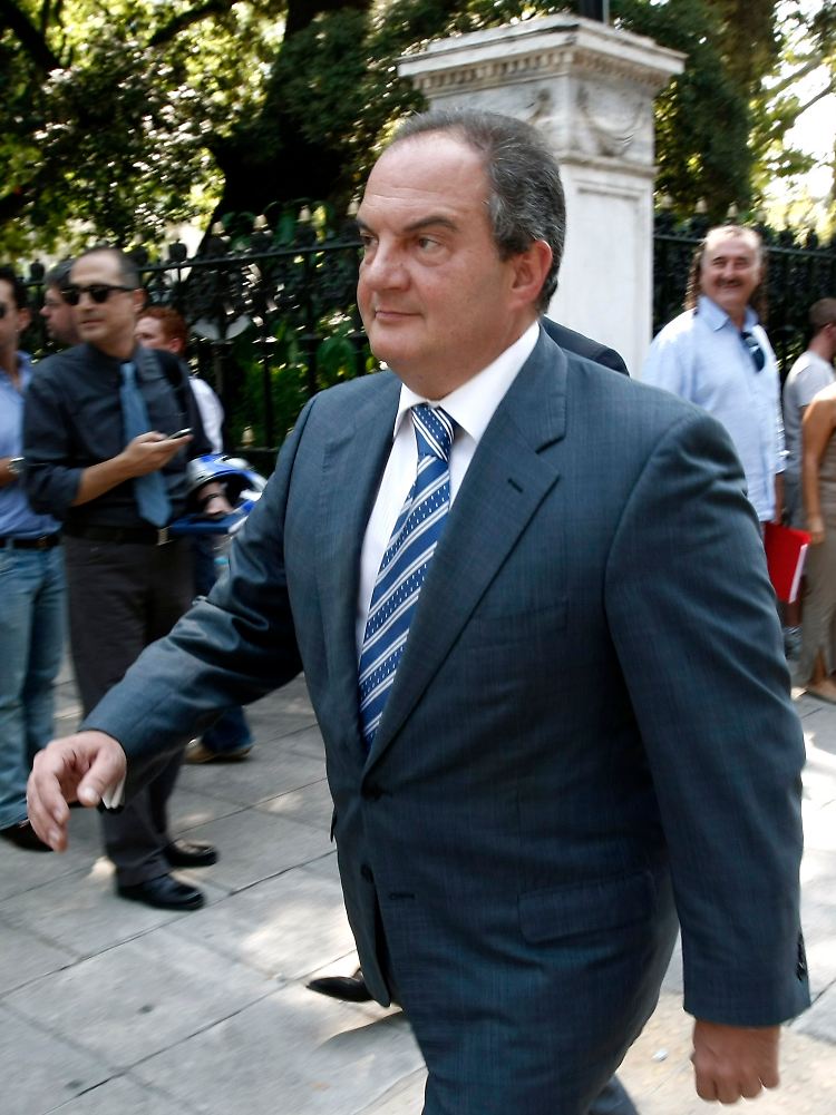 Karamanlis auf dem Weg ins Büro.