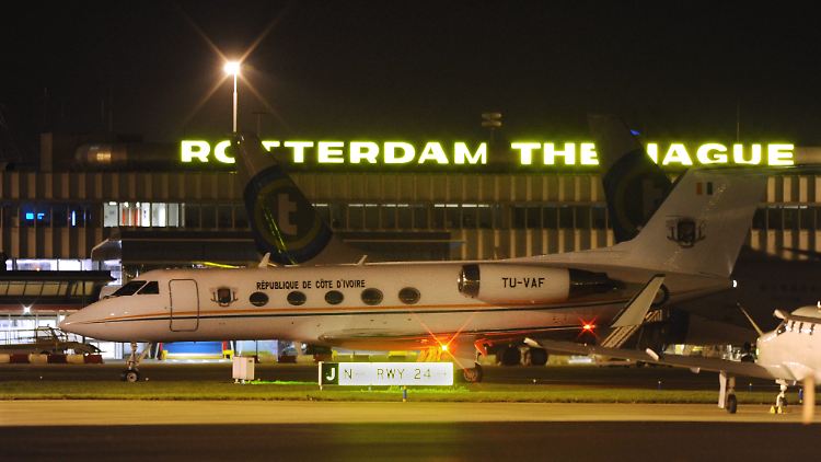 In einem staatlichen Jet wurde Gbagbo nach Den Haag geflogen.