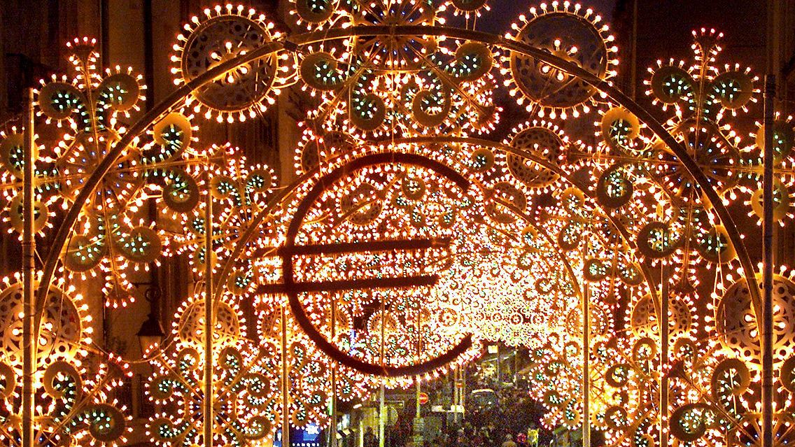 2011-11-29T163104Z_01_PAR701_RTRMDNP_3_EURO-ZONE-CONTINGENCY.JPG8214355288314241528.jpg
