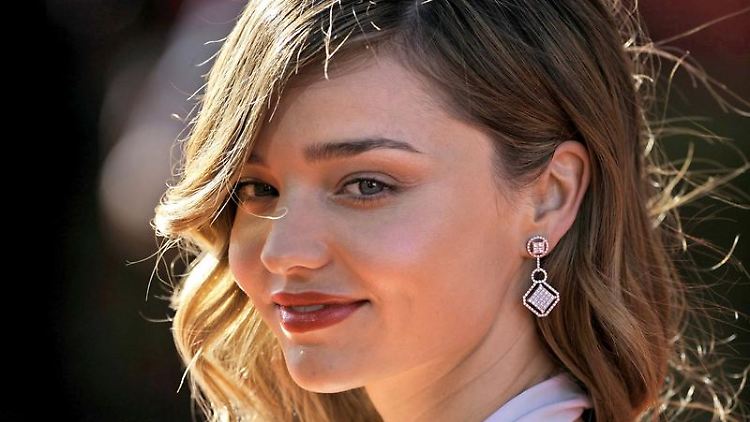 Frauen und Blumen sind schön, findet Orlando Blooms Gattin.