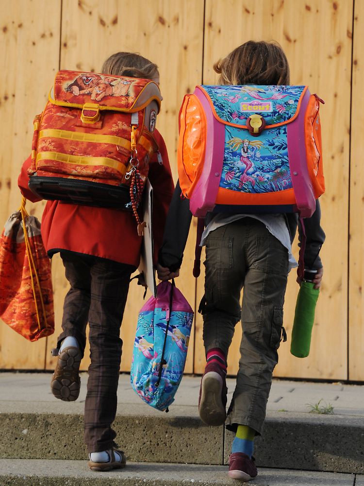 Hüftschnupfen tritt tritt am häufigsten um das 6. Lebensjahr auf, kann aber auch noch 13-Jährige treffen.