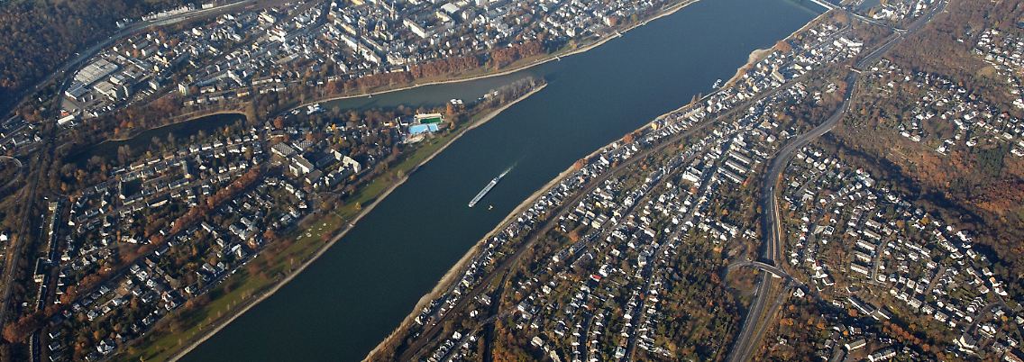 Der Rhein bei Koblenz: Die Fundstelle liegt ungefähr in der Bildmitte.