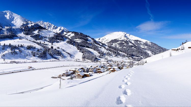 Idylle in Blau, Grau und Weiß: das Tannheimer Tal, laut Ludwig Steub das "schönste Hochtal Europas".