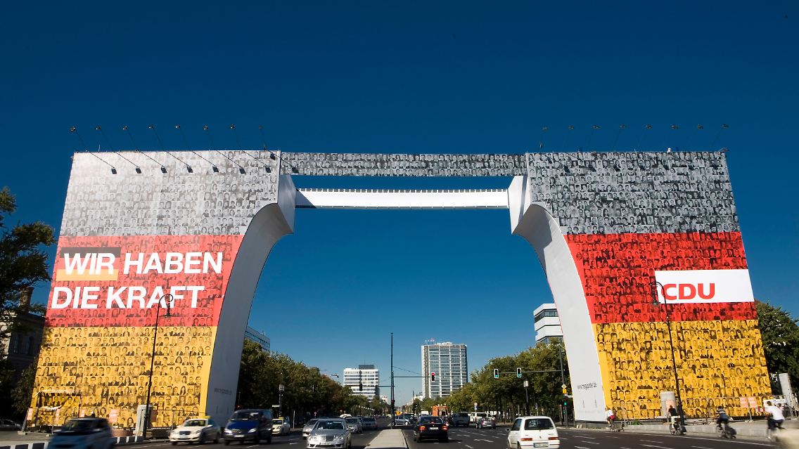 So geht es nicht: Das riesige Werbeplakat muss wieder weg.