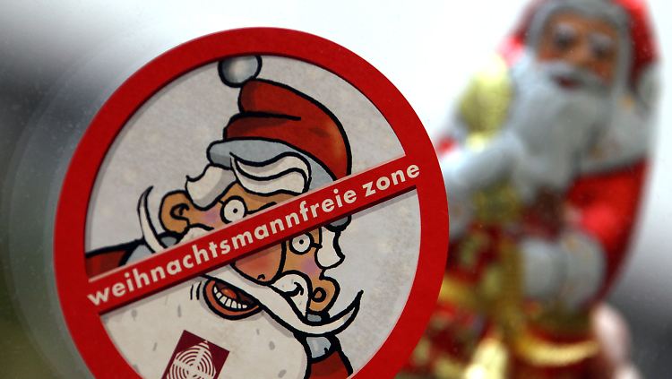 Die Aktion möchte helfen den heiligen Nikolaus, der Mitra und Bischofsstab trägt, wieder stärker ins Bewusstsein der Menschen zu bringen.