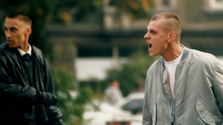 Eine Zeugin will 2006 Junkies oder Nazis beobachtet haben.
