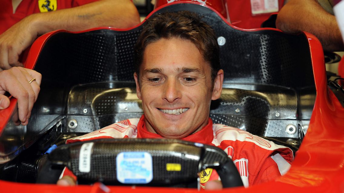 Giancarlo Fisichella testet seinen neuen Arbeitsplatz.
