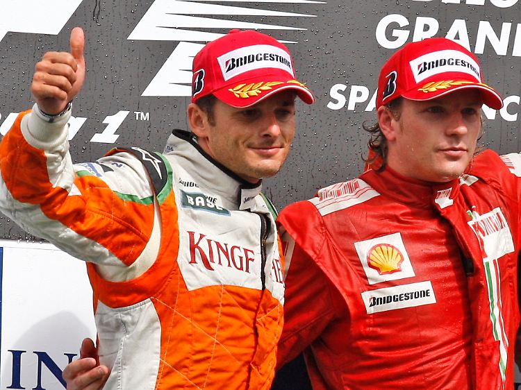 Beim Rennen in Spa landeten Fisichella (l.) und Kimi Raikkönen auf den Plätzen eins und zwei für unterschiedliche Rennställe. Jetzt sind sie Teamkollegen.
